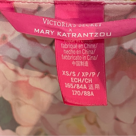 XS/S Vs Victoria’s Secret MARY KATRANTZOU Satin Pink Floral Robe kimono - Picture 10 of 10